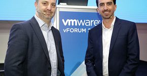 מימין: אלי שקד, מנכ"ל VMware ישראל; וג'ו באגלי, סגן נשיא ב-VMware לאזור EMEA. צילום: ניב קנטור