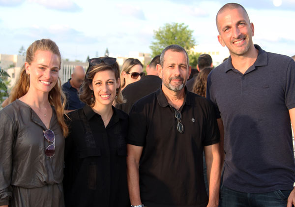 מימין: נמרוד כהן, שותף מנהל ב-TAU Ventures; נדב ארגמן, ראש השב"כ; שירה גל, מנהלת תכנית האינקובציה; ויערה בנבנישתי, מנהלת שיווק ואופרציה - שתיהן מ-TAU Ventures. צילום: יח"צ