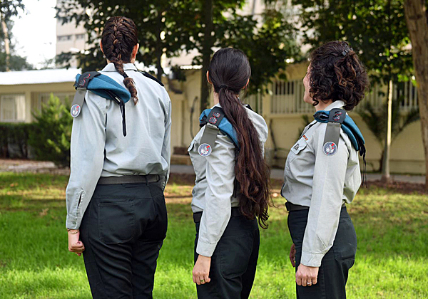 מימין: סא''ל מ', סא''ל ק' וסא''ל י'. צילום: דובר צה"ל