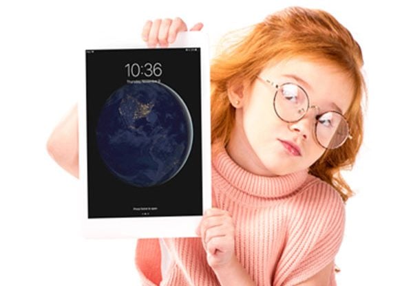 ילדה עם iPad. צילום אילוסטרציה: BigStock