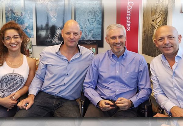 באו לבקר במאורת הנמר: מימין - מ-Dynatrace, לואיס פורם, סגן נשיא החברה לאזור EMEA, וג'ורג' לונגו, מנהל אזורי, וממטריקס - אמיר הראל, הדר צדקה-חזן