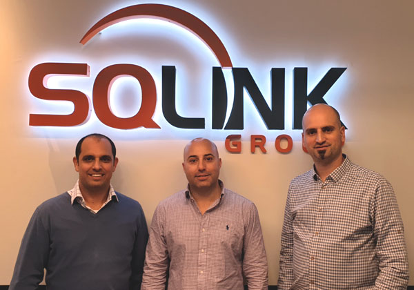 מימין: נתנאל פרץ, מנכ"ל ניאוטק; ניר בר נתן, מנהל מערכות מידע ותשתיות ב- SQLink; וירון רפפורט, HPE. צילום: יח"צ