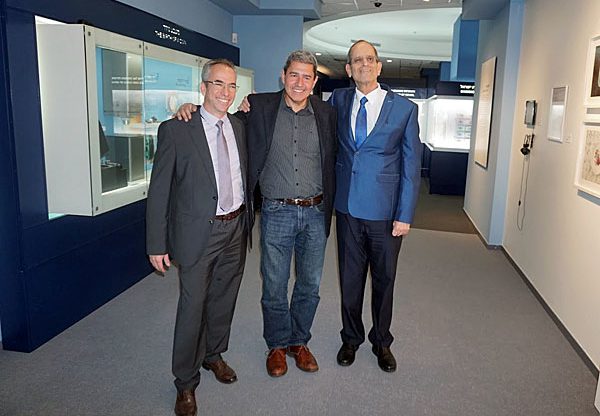 מימין: חזי כאלו, מנכ"ל בנק ישראל; מוטי גוטמן, מנכ"ל מטריקס; ואבנר זיו, מנמ"ר בנק ישראל. צילום: פלי הנמר