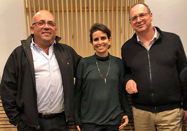 מימין: דן ענבר, סגן נשיא בכיר ומנכ"ל מרכזי הפיתוח של Dell-EMC בישראל; יפית אפרת, רכזת פיתוח עסקי בציונות 2000; ושלומי ליברמן, סמנכ"ל תפעול מרכזי הפיתוח של Dell-EMC בישראל. צילום: מיכל יהב דביר, Dell-EMC