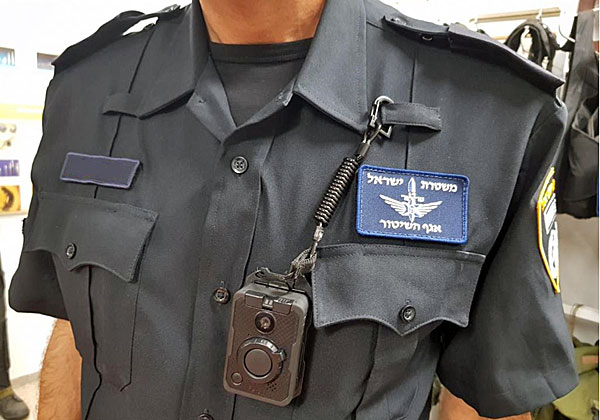 האם המצלמות החדשות יורידו את האלימות של השוטרים נגד האזרחים - ולהפך? צילום: דוברות משטרת ישראל