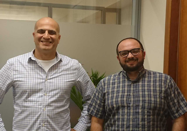 בתמונה מימין לשמאל: מיכאל קוגן, ראש תחום פתרונות אנליטיקה ונתונים בקבוצת יעל וליאור תגור, מנהל אזור ישראל Couchbase. צילום: יח"צ