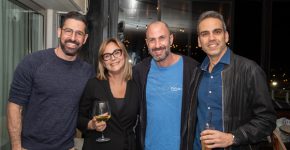 מימין לשמאל:רובי עגיב – מנהל מכירות CLOUDZONE מבית מטריקס, איתי בלוגורודסקי – סמנכ"ל המכירות CLOUDZONE מבית מטריקס, קארן שליו – מנהלת תחום VCPP ב VMWARE ישראל ועדי הייניך – מנכ"ל CLOUDZONE מבית מטריקס. צילום: עצמי