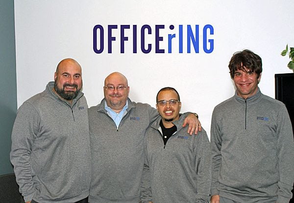 מימין: שלומי גוטמן, סמנכ"ל הפיתוח של Voicenter; דניאל רואיז, מנהל התפעול של OfficeRing; אלכס גוליס, מנכ"ל OfficeRing; וקונסטנטין אפטרואשיו, מנהל המכירות של החברה. צילום: יח"צ