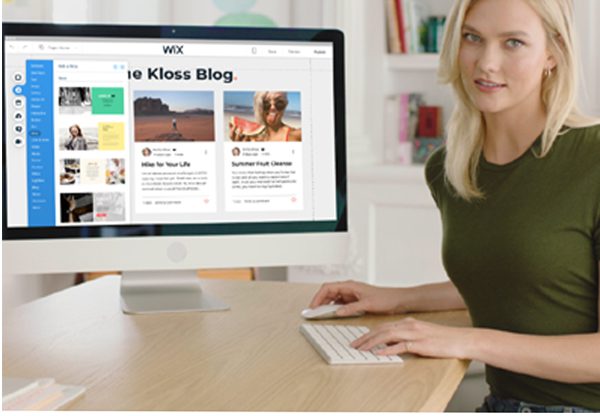 קרלי קלוס בפרסומת הסוברבול 2019 של וויקס. צילום: וויקס ,