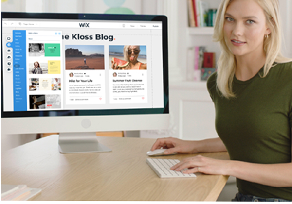 קרלי קלוס בפרסומת הסוברבול 2019 של וויקס. צילום: וויקס ,