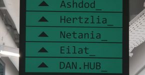 שילוט לחדרים עם שמות הערים הישראליות במרכז ההדרכה של DAN-IT בקייב. צילום: יח"צ