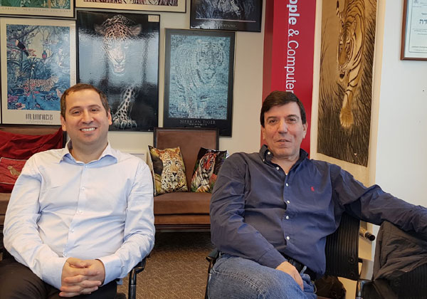 מימין: קובי ליף ועופר כהן, ביל רן. צילום: פלי הנמר