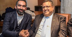 ראש עיריית ירושלים, משה ליאון (מימין), ומנכ"ל אורבן פלייס, חונכים את המתחם החדש של החברה בבירה. צילום: דור פיינה