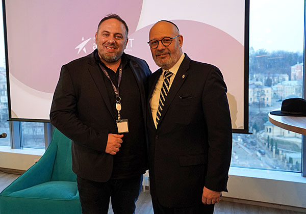 מימין: יואל ליאון, שגריר ישראל בקייב, ושלמה (סולומון) עמר, מנכ"ל ומייסד AllstarsIT. צילום: יח"צ