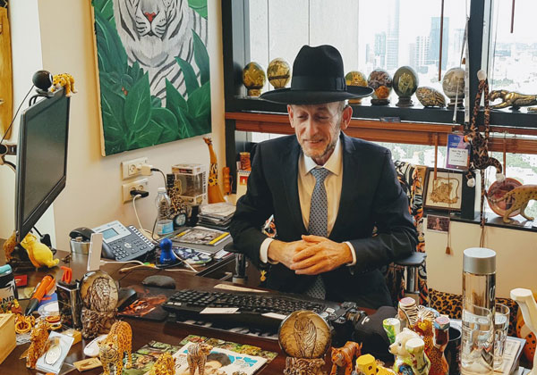 בא לבקר במאורת הנמר: ח"כ אורי מקלב, יו"ר ועדת המדע והטכנולוגיה של הכנסת. צילום: פלי הנמר