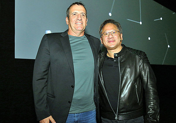 דווקא היה מעוניין שישאר בתפקידו. ג'נסן הואנג, מנכ"ל אנבידיה, ואיל וולדמן, מנכ"ל מלאנוקס הפורש. צילום: יח"צ