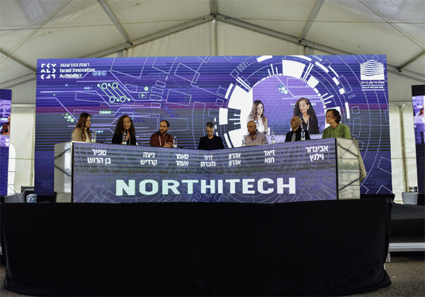 אביגדור וילינץ, יזם טכנולוגי, פרופ' זיאד חנא, מנכ"ל מרכזי הפיתוח של קיידנס, אהרון אהרון, מנכ"ל הרשות לחדשנות, דרור גלוברמן, מנחה הפאנל, סאמר אעמר, מדען נתונים בכיר במיקרוסופט, ד"ר ניצה קרדיש, סמנכ"לית בכירה בקבוצת טרנדליינס ויו"ר קרן אגטק בסינגפור וספיר בן הרוש, מנהלת השקעות בפיטנגו ומנהלת קהילת בוגרי 8200 צעירים. צילום: יוליה ברזינה