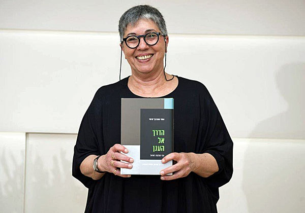 עו"ד אסתי שטרנבך-סרוסי, מנהלת את תחום התקשורת והמדיה במשרד עורכי הדין הרצוג פוקס נאמן ומחברת הספר בדרך אל הענן. צילום: נתנאל חדד