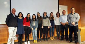 מימין: פרופ' נחום שימקין, דיקן הפקולטה להנדסת חשמל בטכניון; שלומי ליברמן, סמנכ"ל התפעול של Dell-EMC בישראל; הילה גלבוע, סמנכ"לית הכספים של החברה; הסטודנטיות המצטיינות; ופרופ' דן גייגר, דקאן הפקולטה למדעי המחשב בטכניון. צילום: יורם אור חן