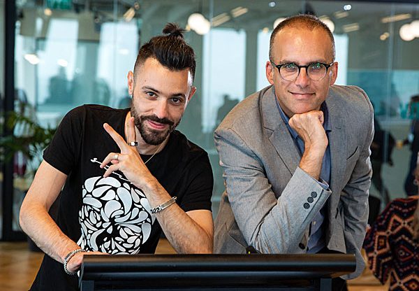 ג'ורדי (משמאל) יחד עם אנדראה ד'אמיקו, סגן נשיא ומנהל אזור EMEA ב-Booking.com. צילום: אלישר הצלם