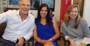 מימין: שרון חן-נוימן, מנהלת השיווק, איטון ישראל; רותי אביאל, מנהלת השותפים, איטון ישראל; וניק לויטווליר, מנהל ערוצי הפצה, איטון EMEA. צילום: פלי הנמר