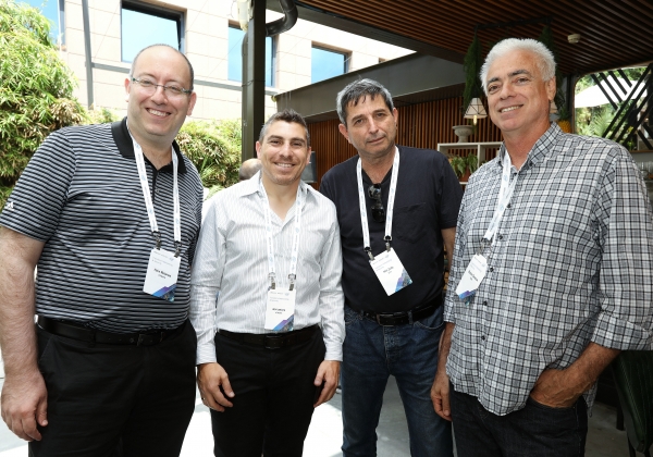 מימין: שלום סאנס, CTO משרד החינוך; מוטי זוטא, יועץ משרד החינוך Zom; אלון זיתונה, Enterprise Account Manager VMware; חיים מלמד מהנדס מערכות בכיר ב-VMware. צילום: ניב קנטור