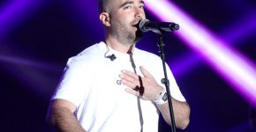 ההופעה שלו חופשה הכי הרבה ב-2024. עומר אדם, בהופעה ישנה בכנס של דל טכנולוגיות. צילום: ניב קנטור