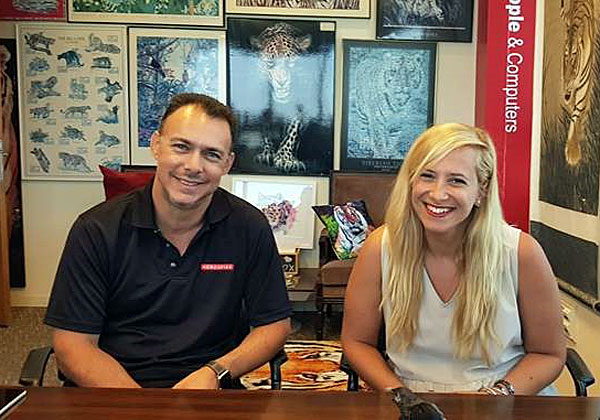 באו לבקר במאורת הנמר: משמאל - עמי אהרונוביץ' ואושרת בן אבי זבלודוביץ', מובילי פעילות אירוספייק בישראל. צילום: פלי הנמר