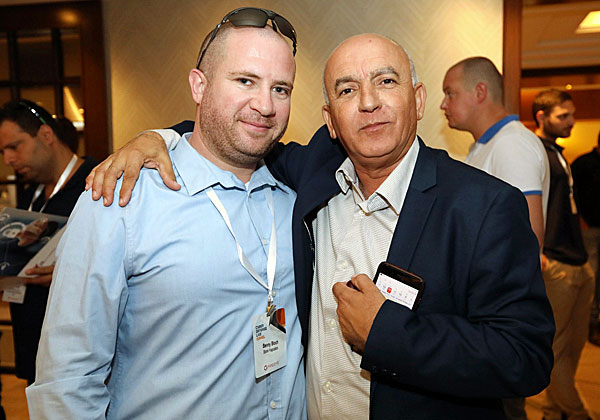 מאיר עמור, מנכ"ל פייראיי ישראל, עם דני בלוך מבנק הפועלים. צילום: ניב קנטור