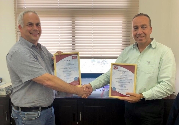 מוטי קארו, מנכ"ל Citadel, וישי לבקוביץ, מנהל מערכות המידע, אוניברסיטת אריאל. צילום: יח"צ