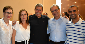 סיבה לחגיגה. מימין: עירון זדה - מנהל הפרויקט מטעם מטריקס, צורי תמם - הממונה על שיתוף נתוני אשראי בבנק ישראל, מוטי גוטמן – מנכ"ל מטריקס, ליאורה הרץ – סמנכ"לית מכירות במטריקס ודליה רובינסון - סמנכ"לית ומנהלת חטיבת פתרונות פיננסיים וטכנולוגיות במטריקס. צילום: אלי מנדלבאום