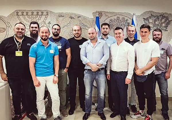 חברי המשלחת ומנכ"לי החברות יחד עם מארחיהם בישראל. רביעי מימין: קונסטנטין ווסיוק, יו"ר התאחדות ההיי-טק האוקראינית. שישי מימין: ח"כ לשעבר אלכס מילר. ראשון משמאל: סולומון עמר, מנכ"ל AllStars-IT. צילום: אלכסיי פיבוברצב