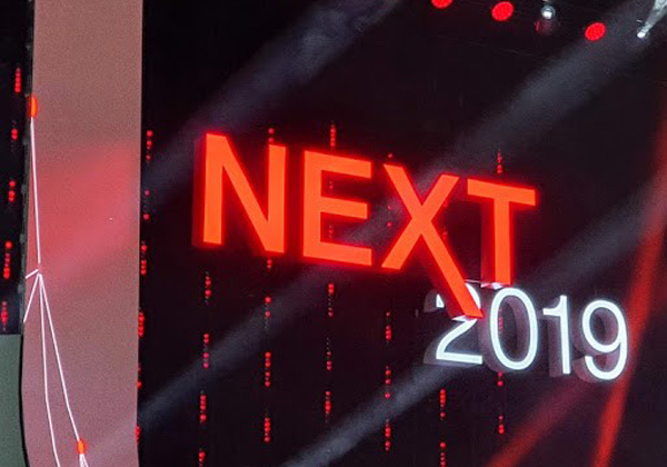 שלט ברוכים הבאים לכנס NEXT של היטאצ'י ונטרה. צילום: פלי הנמר