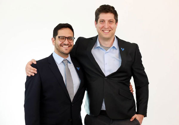 מימין: ד"ר דוד גולן וד"ר כריס מנסי, מייסדי Viz.ai. צילום: יח"צ