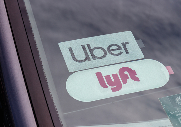 לא יחויבו לאמץ יחסי עובד-מעביד עם נהגיהן. אובר וליפט. צילום: BigStock