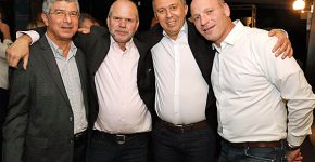 מימין: אלון כרמלי, מנהל אזור BMC ישראל, צ'כיה והונגריה; יורם אלול, מנהל פעילות BMC בישראל ובמזרח אירופה; רונן זרצקי, יו"ר פורום המנכ"לים והמנמ"רים C3 של אנשים ומחשבים; ופוני ארביב, סמנכ"ל מטריקס מוצרי תוכנה. צילום: ניב קנטור