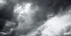 העננים הולכים ומתקדרים על ענף ההיי-טק - אבל עדיין ניתן להימנע מכך. צילום אילוסטרציה: BigStock