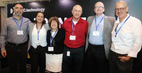 מימין: אלי גרינשטיין, מנהל מכירות DXC ישראל; נתן גביש, המנכ"ל היוצא של DXC ישראל; אלדד אילני, ADL Public Sector DXC; דיטה יזהר, מנהלת המגזר הציבורי ומ"מ מנכ"ל DXC ישראל; נטלי ליטמן, מנהלת תחום סרוויס נאו ב-DXC ישראל; ואיתן חמו, מנהל סאפ ב-DXC ישראל. צילום: ניב קנטור