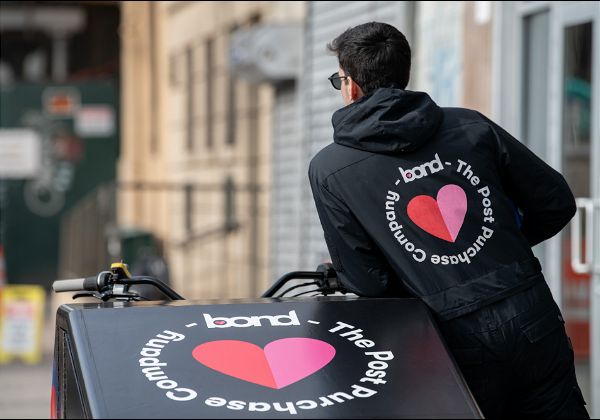 מרכז ההפצה של בונד בניו יורק. צילום: ניר אריאלי