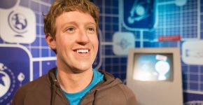 בובת שעווה של המייסד ומנכ"ל פייסבוק, מארק צוקרברג, צופה אל העתיד. צילום: BigStock