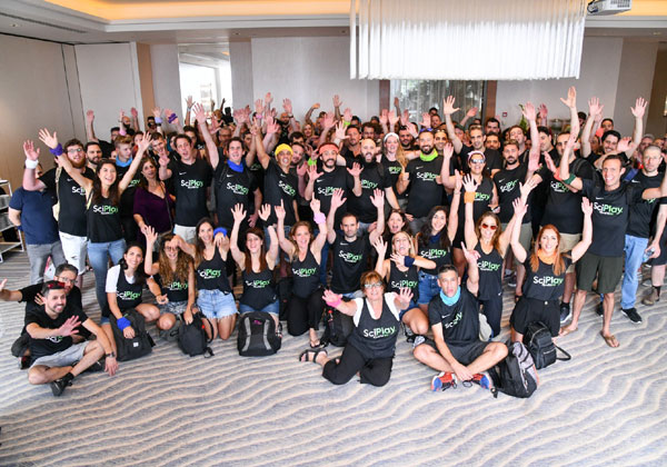 עובדים במרכז של סייפליי בתל אביב. צילום: חן פישר