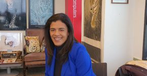 אתי פינקלשטיין, מנהלת האקסלרטור jumpTAU, הפועל תחת מרכז היזמות של אוניברסיטת תל אביב ושנקר. צילום: פלי הנמר