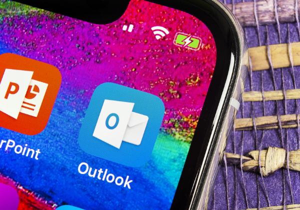 אאוטלוק. צילום: BigStock