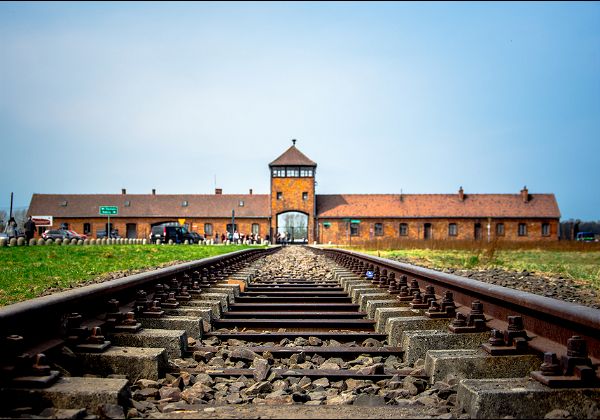 יש דברים שאי אפשר למחוק דיגיטלית. אושוויץ. צילום אילוסטרציה: BigStock