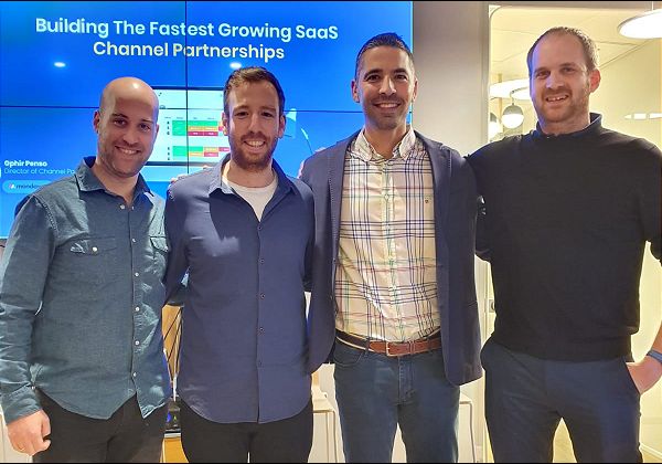 משמאל לימין: דרור שפינדל - מנהל שותפויות ארה"ב ואמריקה הלטינית, monday.com; אופיר פנסו - מנהל שותפויות ופיתוח עסקי גלובלי, monday.com; אורן קרוג – מנהל פעילות מטריקס DevOps; גיא הירש - מנהל שותפויות אירופה והמזרח התיכון ו-EMEA, חברת מאנדיי. צילום: יח"צ