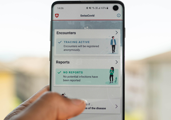 SwissCovid - הראשונה בעולם שמשתמשת בפיתוח של אפל וגוגל. צילום: EPFL