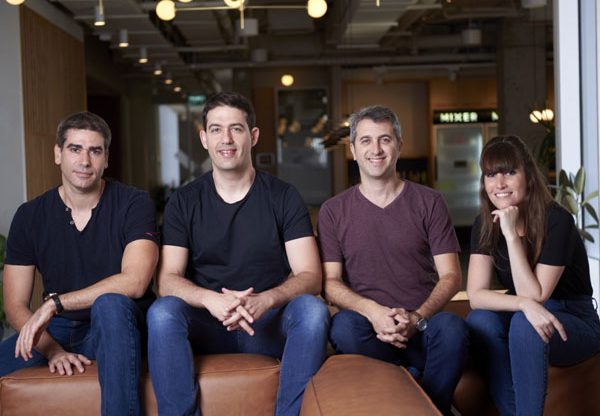 מייסדי ארמטיק. מימין: סיון קריגסמן, סמנכ"לית מוצר; אריק גומנובסקי, סמנכ"ל עסקי; מיכאל דולינסקי, סמנכ"ל טכנולוגיות; ושי מורג, מנכ"ל. צילום: בן יצחקי
