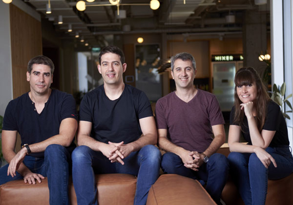 מייסדי ארמטיק. מימין: סיון קריגסמן, סמנכ"לית מוצר; אריק גומנובסקי, סמנכ"ל עסקי; מיכאל דולינסקי, סמנכ"ל טכנולוגיות; ושי מורג, מנכ"ל. צילום: בן יצחקי
