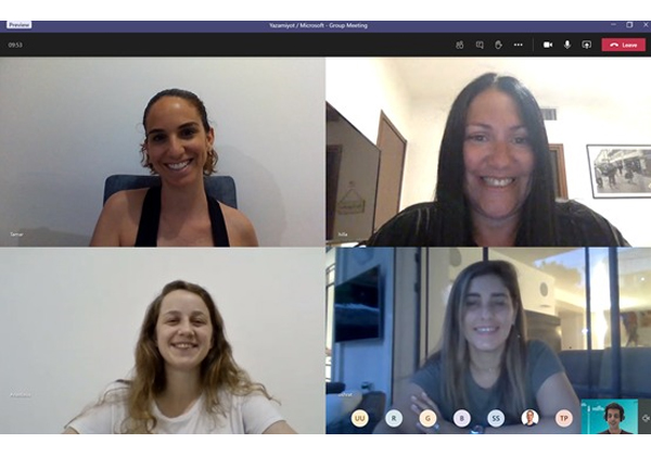 ברוכות הבאות לאקסלרטור של מיקרוסופט למען סטארט-אפים, בשיתוף ארגון יזמיות. מימין למעלה ובכיון השעון: הילה אוביל-ברנר - מייסדת ארגון יזמיות, אושרת בן-משה - ג'ינג'ר, אנסטסיה לוגביננקו - נאו-טק, תמר שפירא - SenseIT. צילום: יח"צ