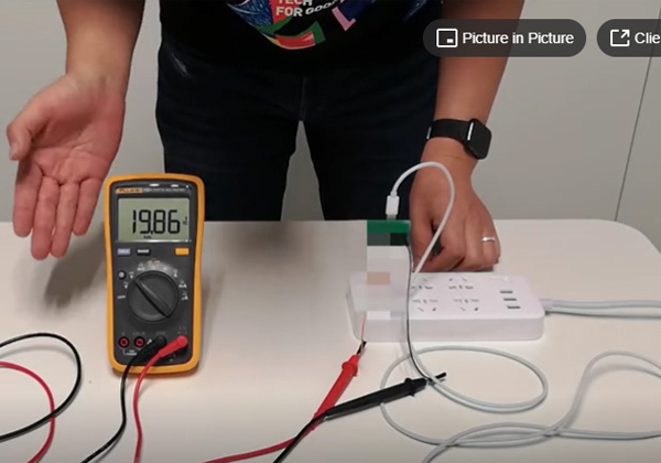 מטען "נגוע" שהורס מכשיר בטעינת יתר. צילם מסך מסרטון ההדגמה: נחמה אלמוג
